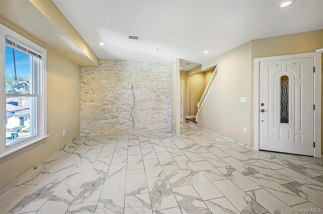 Building Photo - 9 Todd Pl