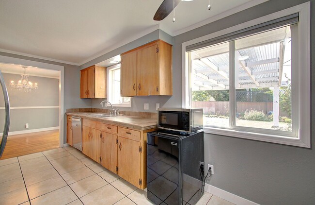 Building Photo - Welcome to this Beautifully Remodeled Ranc...