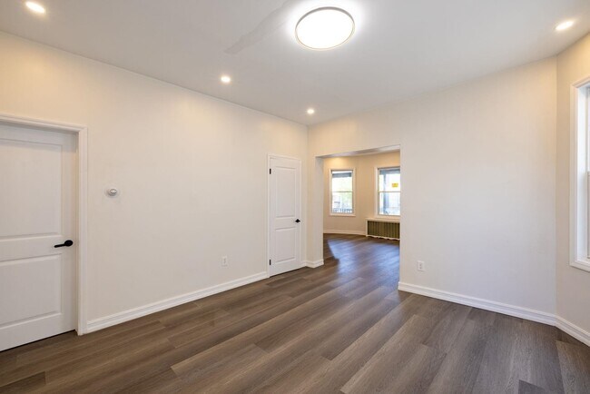 Building Photo - 100 W 46th St