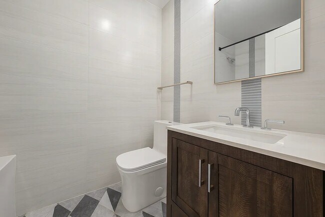 Building Photo - 524 W 134th St