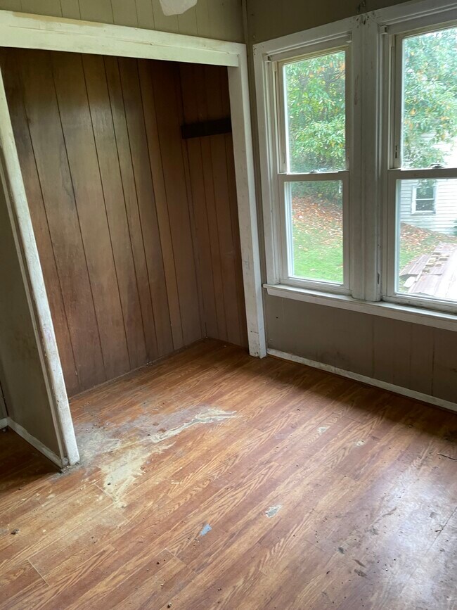 Building Photo - 605 East Ave