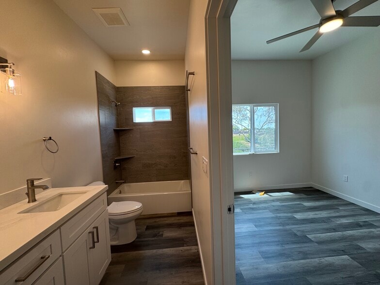 Building Photo - 3535 Hatteras Ave