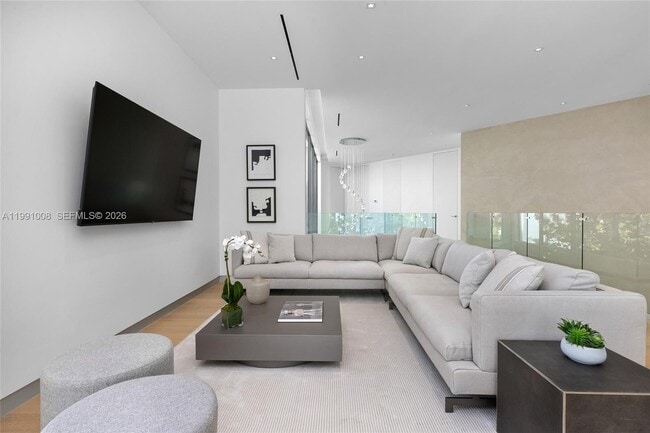 Building Photo - 503 Palm Dr