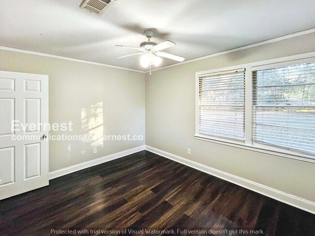 Building Photo - SPECIAL PROMOTION! 3 Bed, 2 Bath Home with Carport / Pet-Friendly / Available Now!