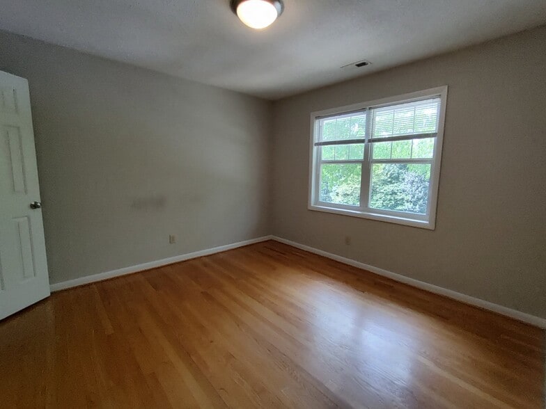 Building Photo - 908 Athens Dr