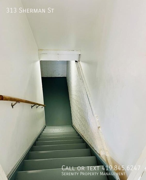 Building Photo - 313 Sherman St