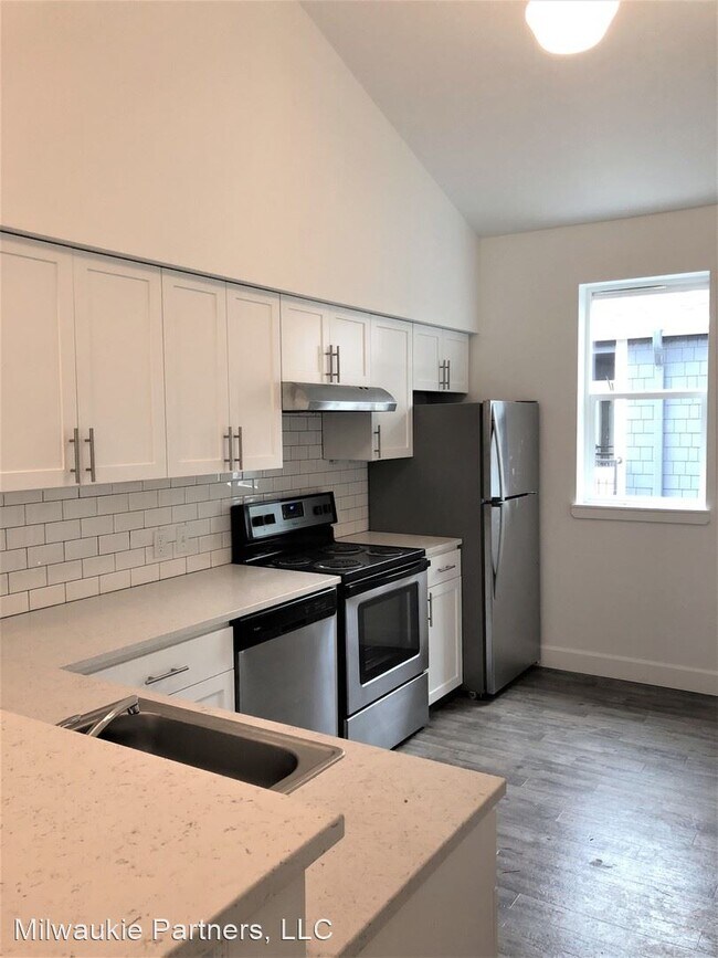 Building Photo - 7510 SE Milwaukie Ave