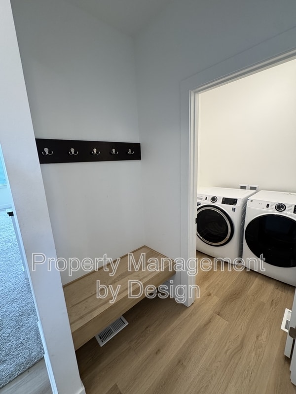 Building Photo - 835 SE Booth Ave