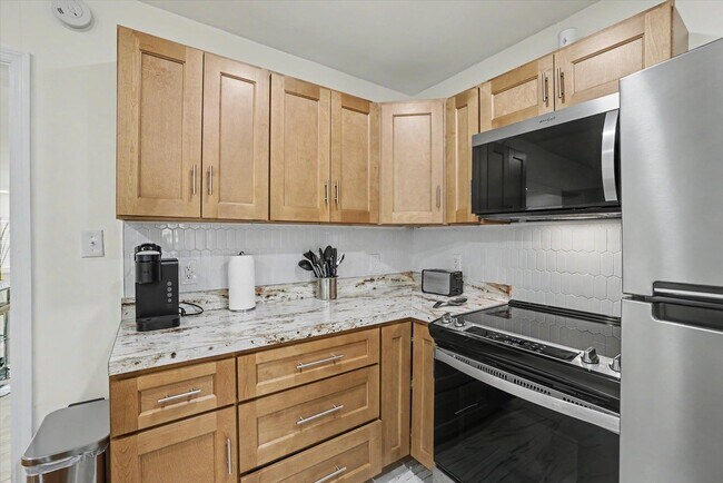 Building Photo - 713 Stafford St