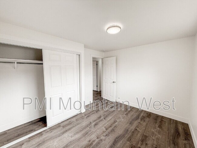 Building Photo - 1011 Claremont Dr