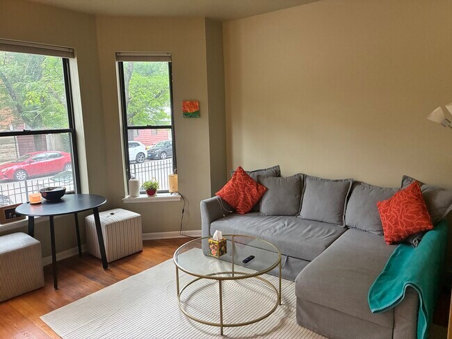 Building Photo - 902 W Grace St