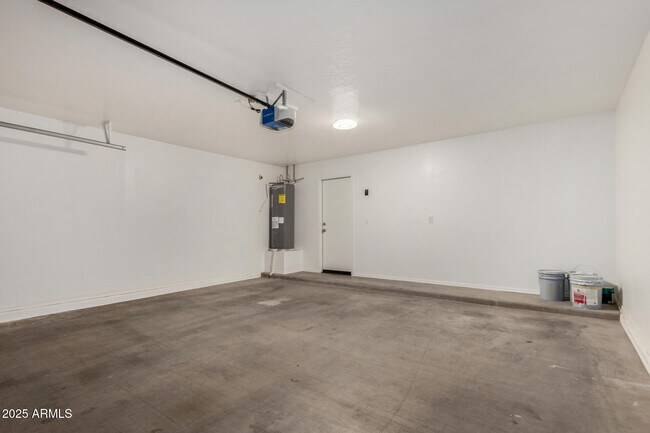 Building Photo - 6038 N Almanza Ln