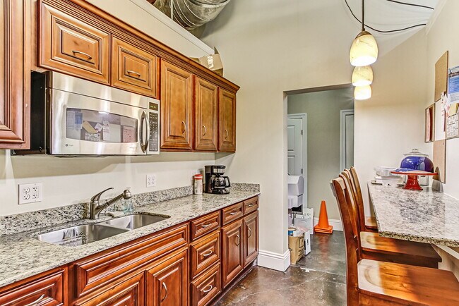 Building Photo - 1334 Walnut St