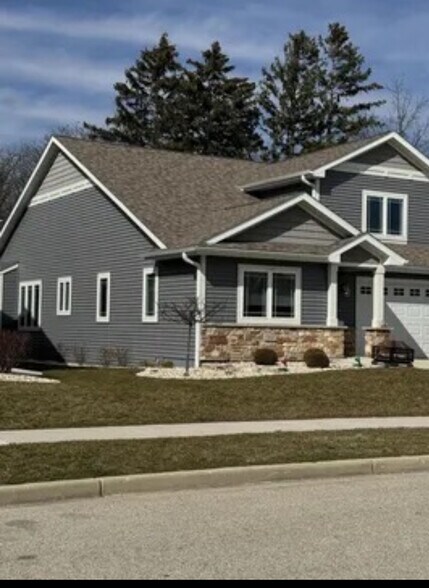 Primary Photo - 1051 Spring Brook Dr
