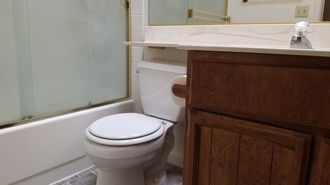 Building Photo - Charming 2 Bedroom Duplex in Fair Oaks!