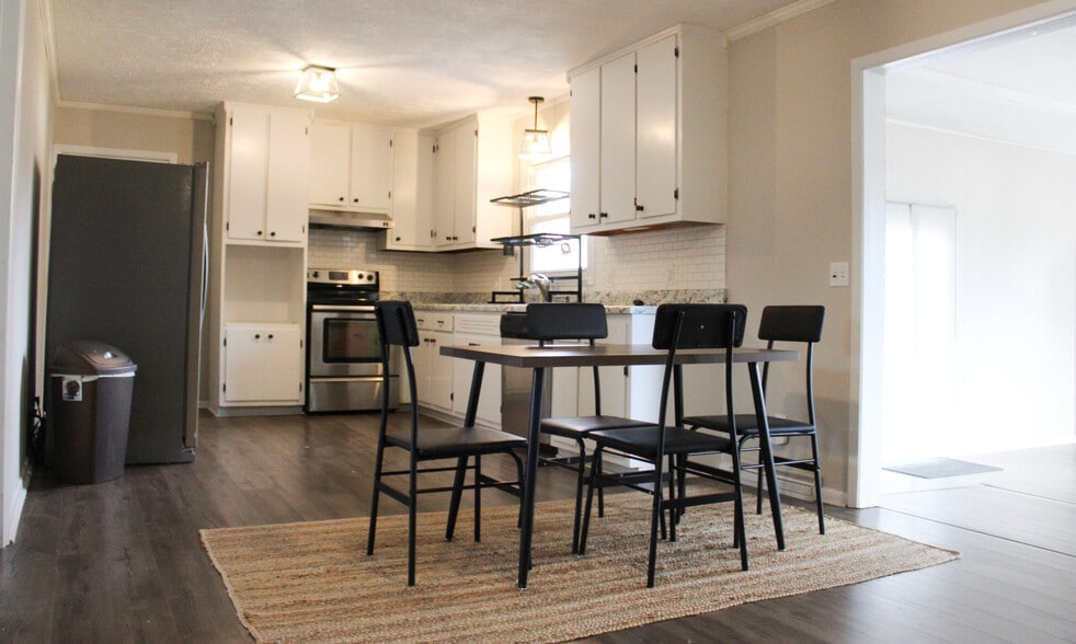 Building Photo - 1213 Park Dr