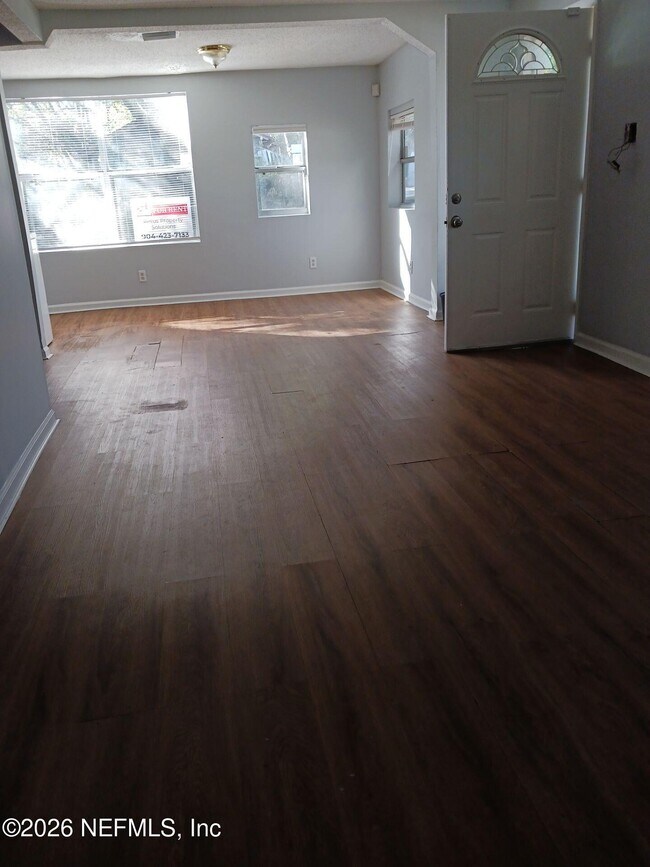 Building Photo - 865 W 27th St