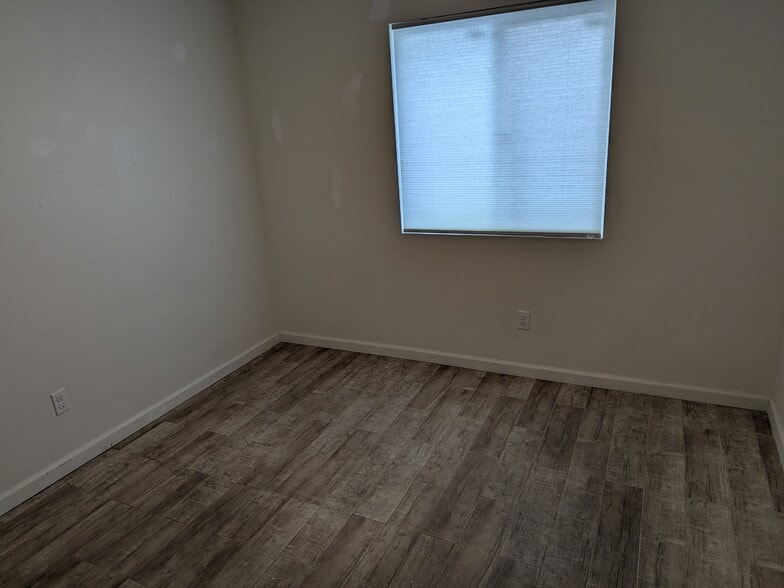 Building Photo - 324 Sycamore Dr