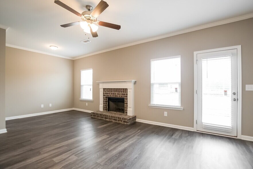 Building Photo - 619 Fieldcrest Dr