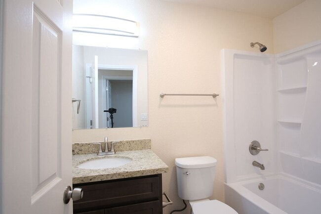 Building Photo - Beautiful 3 Bedroom 2 Bath home in Turlock