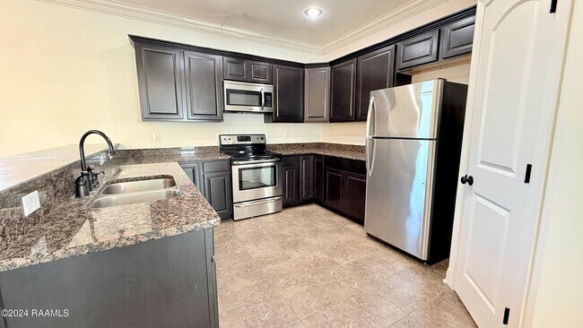 Building Photo - 108 Valcour Pl