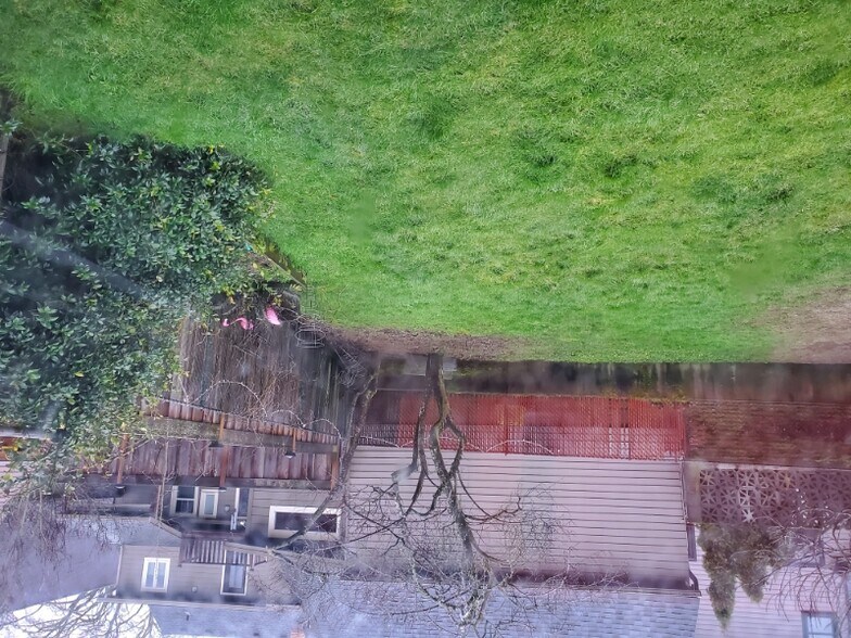 Building Photo - 1734 SE 20th Ave