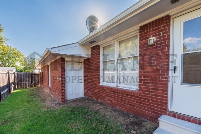 Building Photo - 1511 S Edwards St