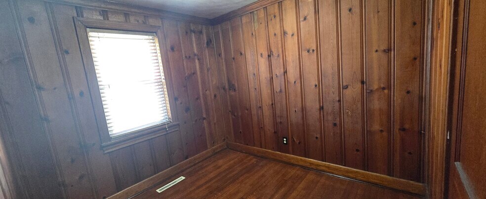 Bonus Room - 818 Coolidge St