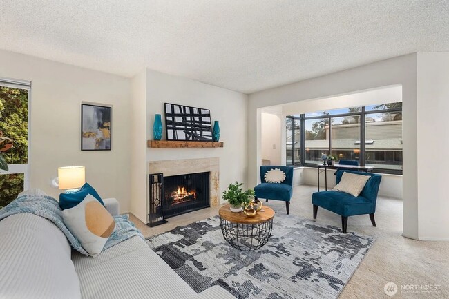 Building Photo - 3 Bedroom 2 Bathroom Plus Parking