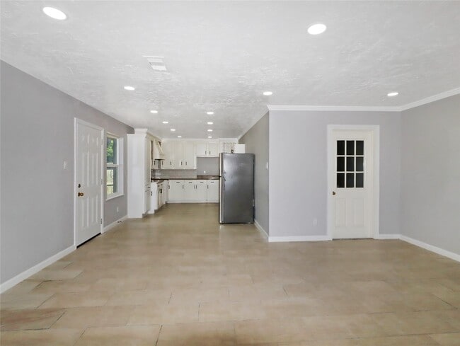 Building Photo - 8711 Shadow Crest St