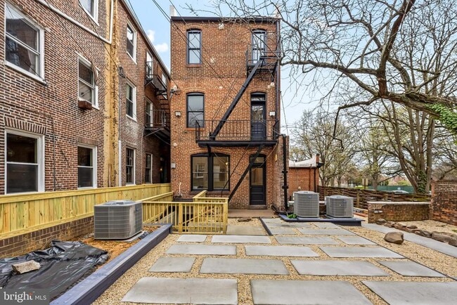 Building Photo - 1202 Bolton St