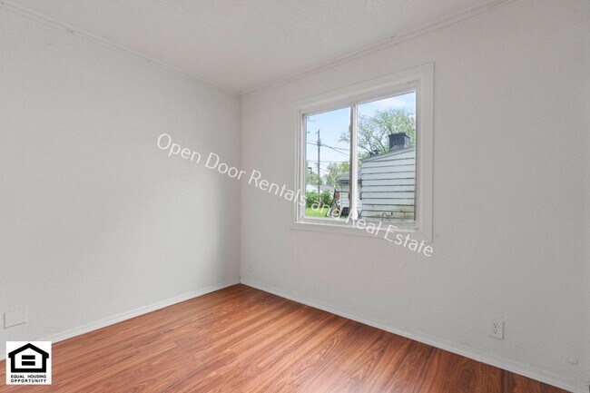 Building Photo - $200 off first months rent* 2 Bedroom home...