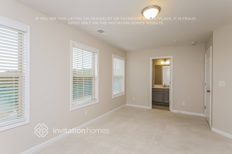 Building Photo - 402 Montclair Ct