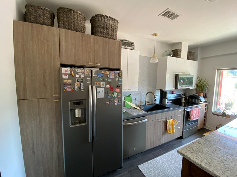 Building Photo - 4361 S Congress Ave