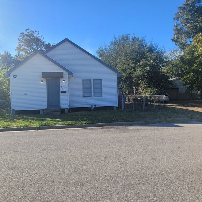 Building Photo - 507 8th St N