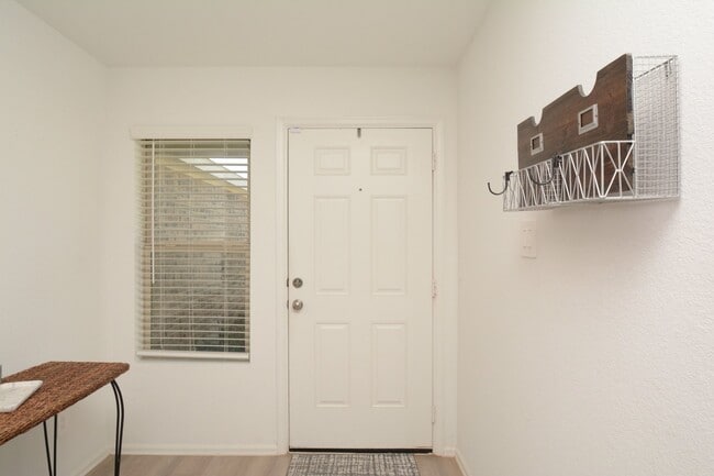 Building Photo - 379 Jewett Meadow Dr