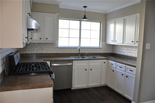 Building Photo - 1704 Parkfield Cove