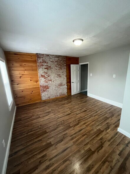 Building Photo - 149 E Woodrow Ave