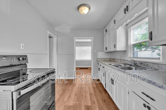 Building Photo - 1620 31st St SW