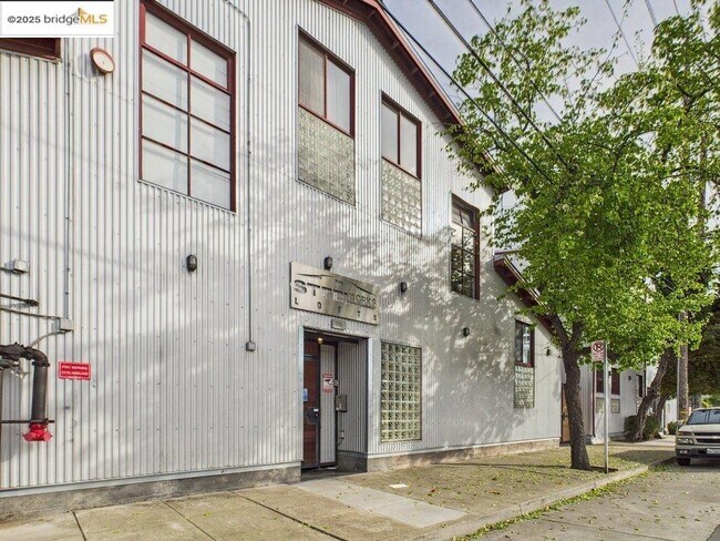 Building Photo - 3116 Adeline St
