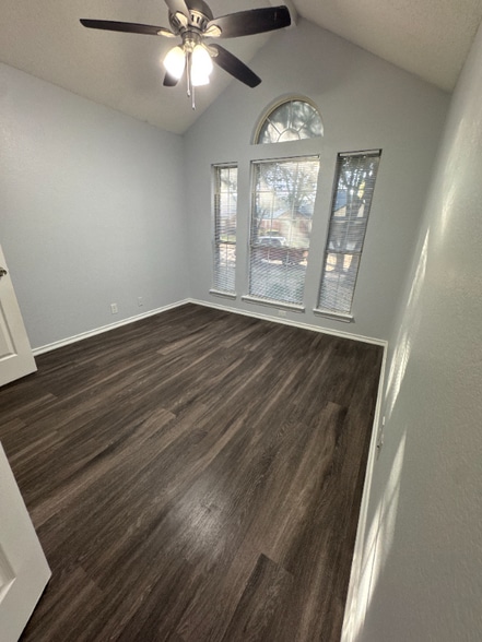 Building Photo - 7504 Bear Lake Dr