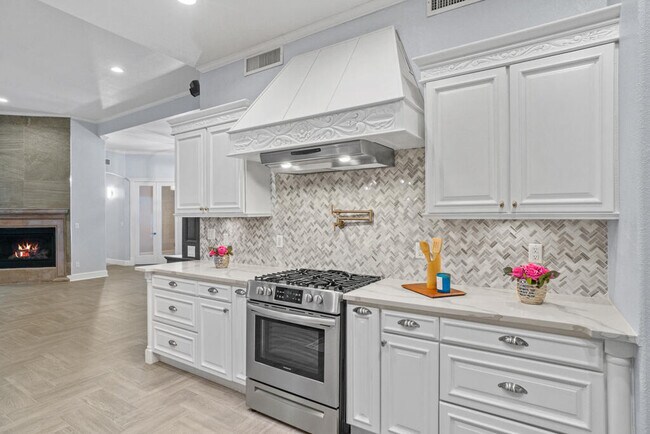 Building Photo - 6464 Snowheights Ct