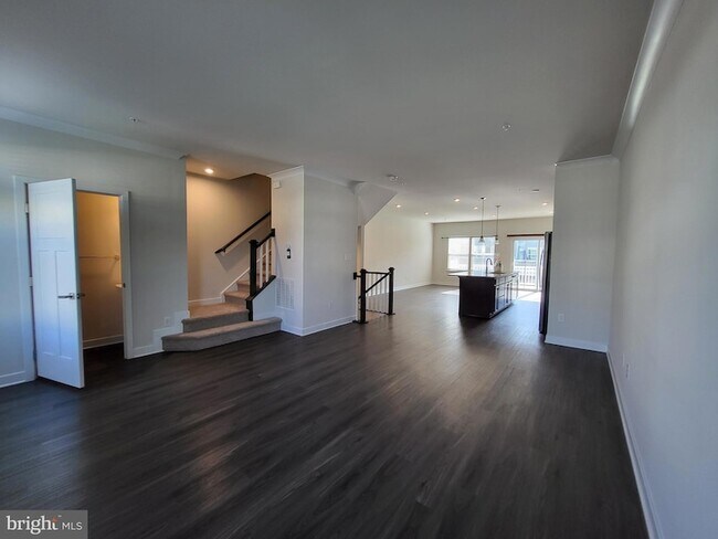 Building Photo - 430 Paperbark Sq