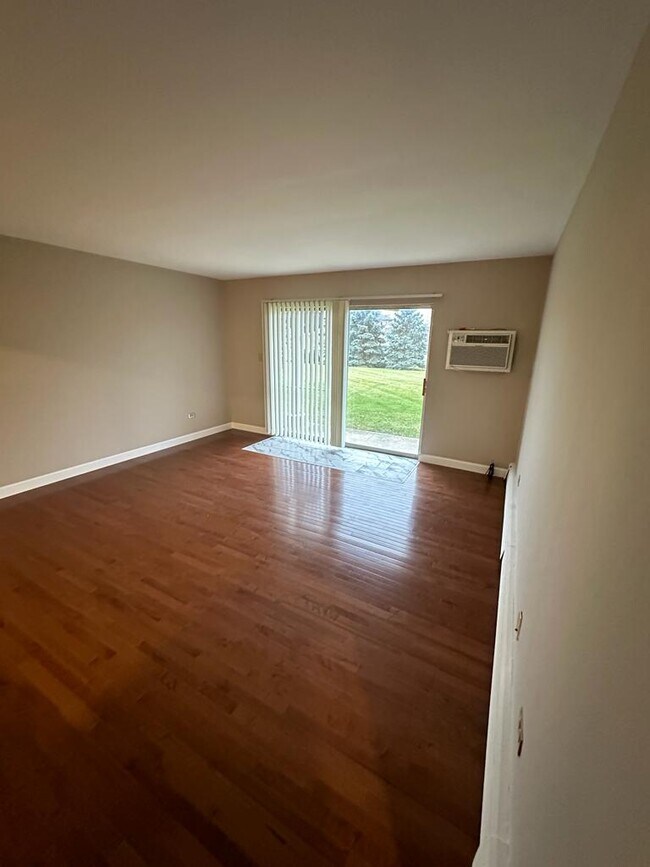 Living room - 7422 Brookdale Dr