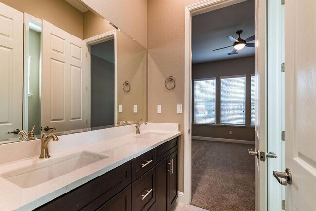 Building Photo - Custom Granville Built Home for Rent in Ol...