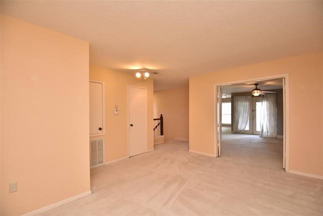 Building Photo - 7350 Kirby Dr