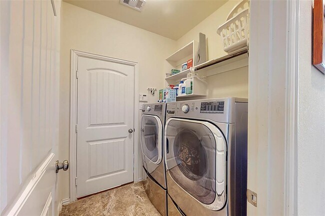 Building Photo - 907 S Chamfer Way