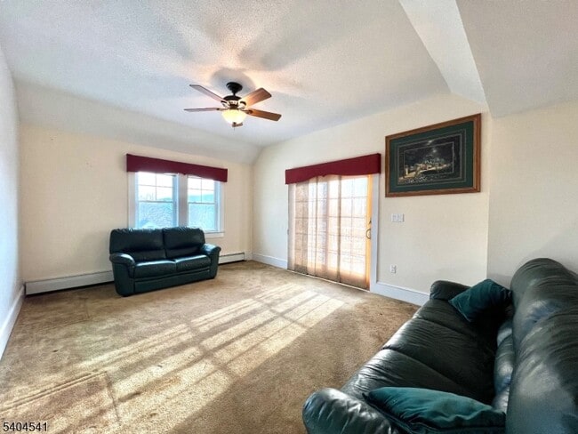 Building Photo - 24 Sycamore St