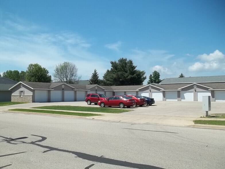 Building Photo - Cranberry Crossing