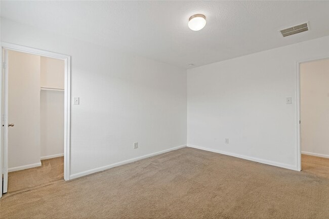 Building Photo - 25435 Autumn Woods Dr